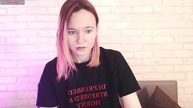 Ericha Stone online show from April 18, 2026, 1:52 am