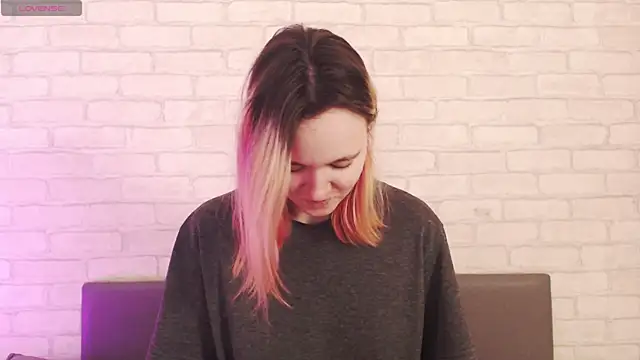 Ericha Stone online show from April 4, 2026, 1:23 am