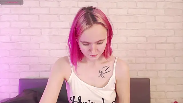 Ericha Stone online show from October 14, 2025, 8:26 am