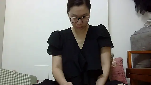 Snapshot of Kiko_sunflower chatting on May 7, 2026, 6:17 am Kiko sunflower online show from May 7, 2026, 6:17 am