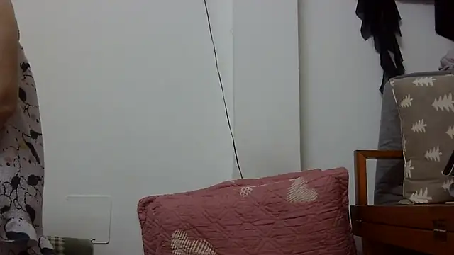 Snapshot of Kiko_sunflower chatting on June 13, 2026, 4:32 am Kiko sunflower online show from June 13, 2026, 4:32 am