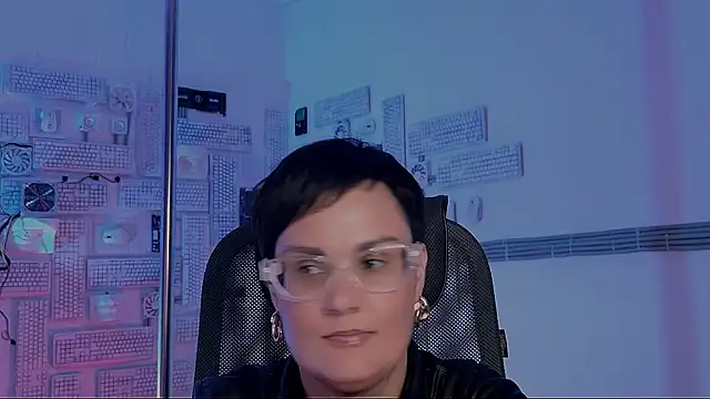 Snapshot of LauraDavidsons chatting on November 14, 2025, 4:32 pm LauraDavidsons online show from November 14, 2025, 4:32 pm