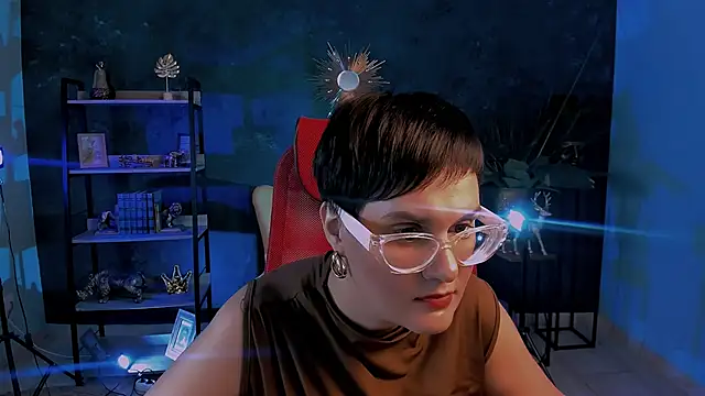 Snapshot of LauraDavidsons chatting on November 21, 2025, 4:50 pm LauraDavidsons online show from November 21, 2025, 4:50 pm