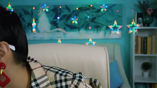 Snapshot of LauraDavidsons chatting on November 5, 2025, 4:10 pm LauraDavidsons online show from November 5, 2025, 4:10 pm