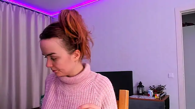 JanetShy online show from December 3, 2025, 7:08 am