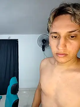 leoncito7777 online show from December 3, 2025, 2:12 am