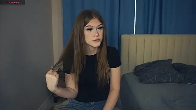 LilyHeupel online show from October 10, 2025, 6:58 am