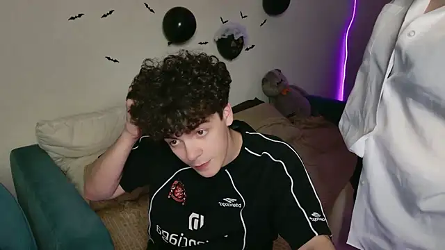 Alice18James online show from October 30, 2025, 3:53 pm