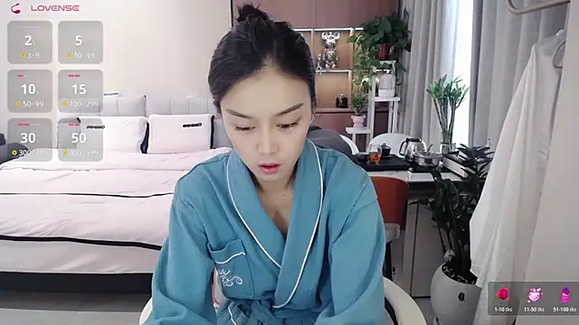 Xiao-zuzongl online show from December 1, 2025, 2:34 am