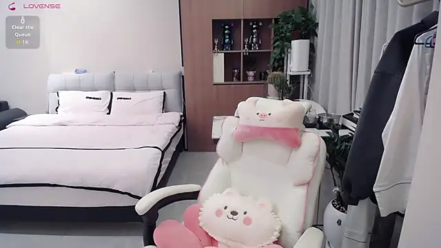 Xiao-zuzongl online show from November 26, 2025, 1:27 am