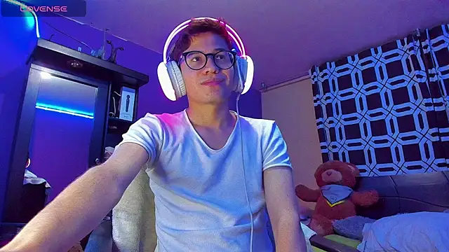 Lunarie  online show from September 10, 2025, 4:33 am