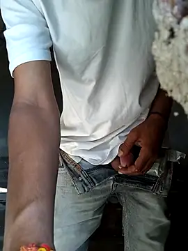 Snapshot of onlymasti00 chatting on October 11, 2025, 10:05 am onlymasti00 online show from October 11, 2025, 10:05 am