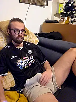 Snapshot of Loopertz chatting on December 19, 2025, 10:34 pm Loopertz online show from December 19, 2025, 10:34 pm