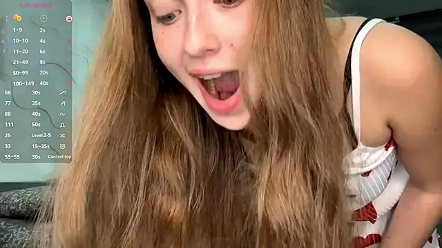 Snapshot of CharlynDini chatting on October 6, 2025, 4:30 pm CharlynDini online show from October 6, 2025, 4:30 pm