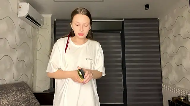 Snapshot of CharlynDini chatting on November 30, 2025, 3:46 pm CharlynDini online show from November 30, 2025, 3:46 pm