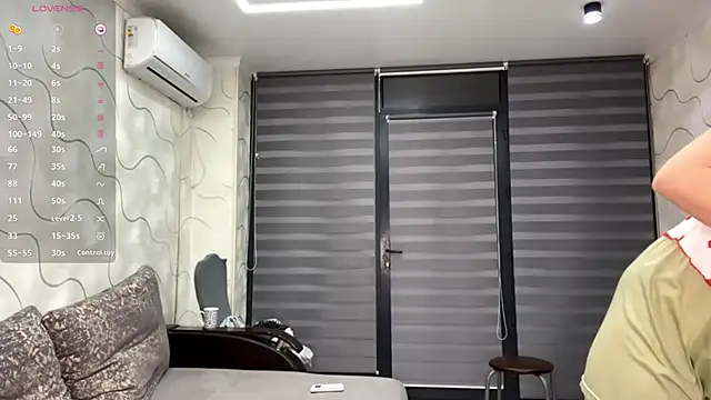 Snapshot of CharlynDini chatting on October 10, 2025, 3:02 pm CharlynDini online show from October 10, 2025, 3:02 pm