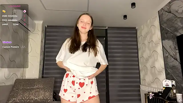 Snapshot of CharlynDini chatting on November 25, 2025, 4:07 pm CharlynDini online show from November 25, 2025, 4:07 pm