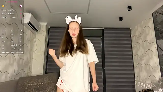 Snapshot of CharlynDini chatting on November 19, 2025, 3:12 pm CharlynDini online show from November 19, 2025, 3:12 pm