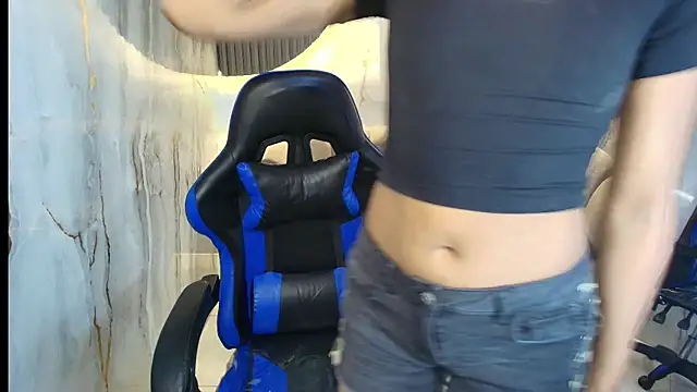 Snapshot of katty_berry_r chatting on October 21, 2025, 7:35 pm katty berry r online show from October 21, 2025, 7:35 pm