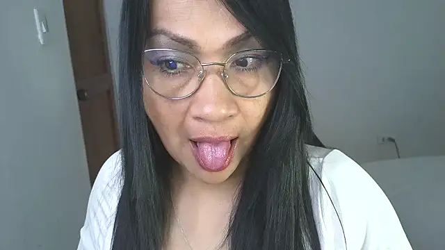 Snapshot of LissafeetHott chatting on October 25, 2025, 10:32 pm LissafeetHott online show from October 25, 2025, 10:32 pm