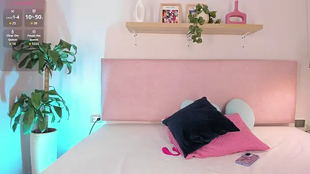 Cristalfoxy  online show from October 3, 2025, 11:45 am