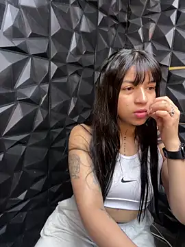 lil charme online show from September 14, 2025, 2:06 pm