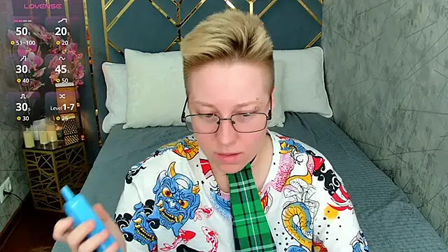 AlexandraGreen online show from September 18, 2025, 9:07 pm