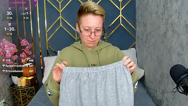 AlexandraGreen online show from October 5, 2025, 4:03 am