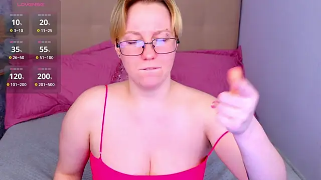 AlexandraGreen online show from May 22, 2026, 10:41 pm