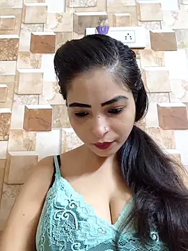 QUEEN-ADITI online show from September 19, 2025, 1:48 pm