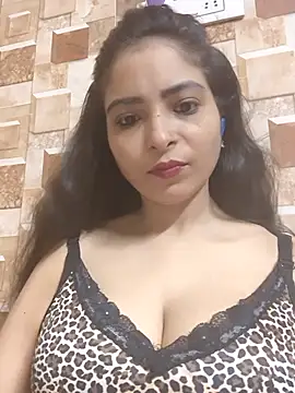 QUEEN-ADITI online show from October 2, 2025, 3:26 pm