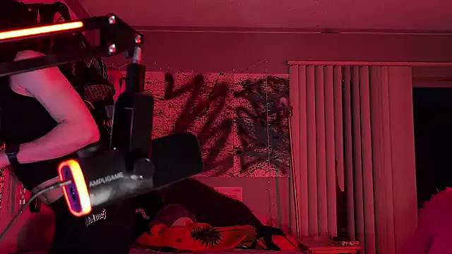 xoFrankie online show from April 18, 2026, 2:47 am