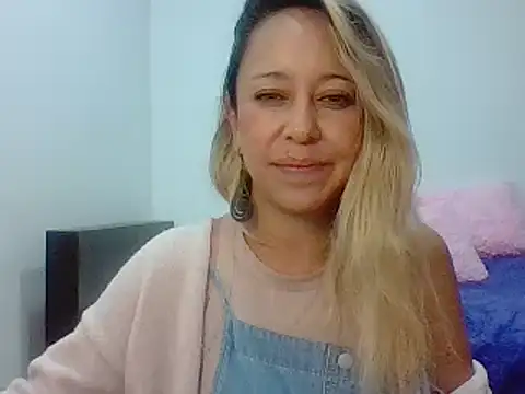 leah susman online show from November 22, 2025, 1:37 am