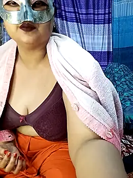 Snapshot of Tanisha-Chy chatting on February 17, 2026, 5:32 pm Tanisha-Chy online show from February 17, 2026, 5:32 pm