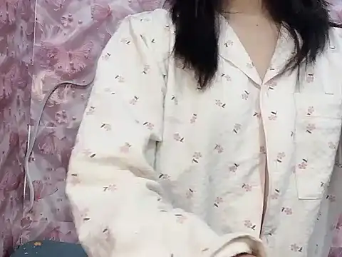 Miumiu028 online show from April 2, 2026, 4:13 pm