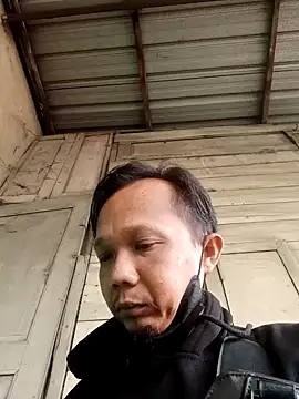 Snapshot of Arya85 chatting on November 9, 2025, 11:09 pm Arya85 online show from November 9, 2025, 11:09 pm