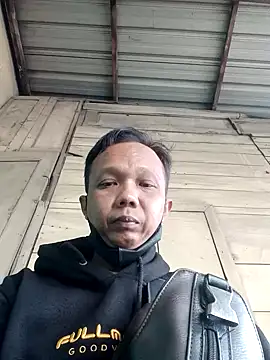 Snapshot of Arya85 chatting on September 24, 2025, 12:07 am Arya85 online show from September 24, 2025, 12:07 am