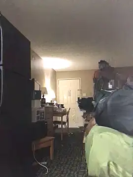 Snapshot of CinnaCakesss chatting on February 13, 2026, 12:21 am CinnaCakesss online show from February 13, 2026, 12:21 am