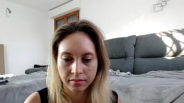 Snapshot of L_Sofia chatting on October 14, 2025, 3:23 pm L Sofia online show from October 14, 2025, 3:23 pm