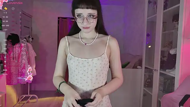 Snapshot of MiraJadee chatting on November 11, 2025, 8:03 pm MiraJadee online show from November 11, 2025, 8:03 pm