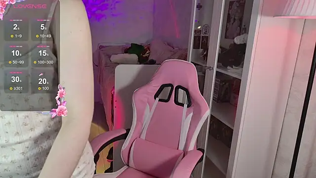 Snapshot of MiraJadee chatting on October 16, 2025, 1:58 am MiraJadee online show from October 16, 2025, 1:58 am