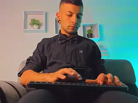 Tayler bennet  online show from September 27, 2025, 3:34 am
