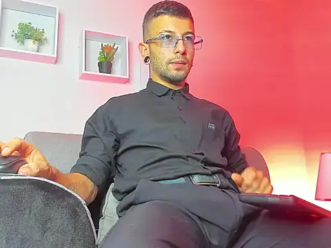 Tayler bennet  online show from September 20, 2025, 3:44 am