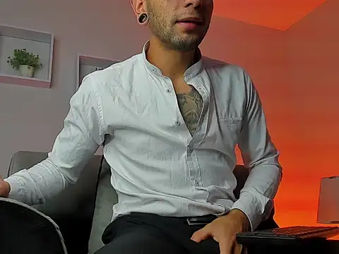 Tayler bennet  online show from September 23, 2025, 3:13 am
