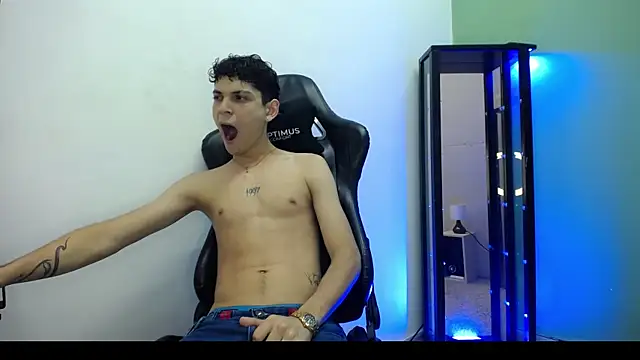 dilan hott  online show from January 7, 2026, 8:14 pm