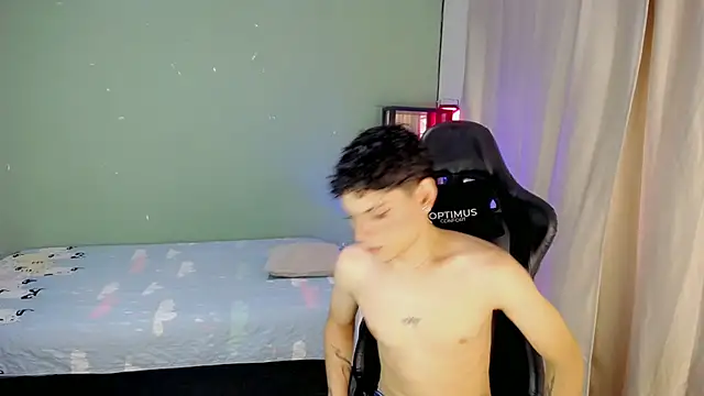 dilan hott  online show from November 24, 2025, 6:19 pm