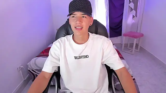 Snapshot of maxthomson_boy chatting on September 17, 2025, 8:11 pm maxthomson boy online show from September 17, 2025, 8:11 pm