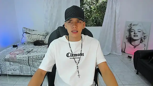 Snapshot of maxthomson_boy chatting on October 3, 2025, 7:59 pm maxthomson boy online show from October 3, 2025, 7:59 pm
