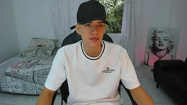 Snapshot of maxthomson_boy chatting on September 30, 2025, 7:31 pm maxthomson boy online show from September 30, 2025, 7:31 pm