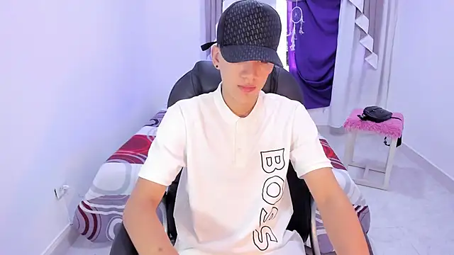 Snapshot of maxthomson_boy chatting on September 19, 2025, 7:29 pm maxthomson boy online show from September 19, 2025, 7:29 pm